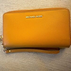 Michael Kors Medium size wallet